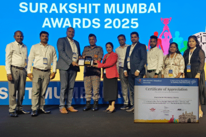 Paradigm Techsolutions receiving Service Provider Team of the Year award at Surakshit Mumbai Awards 2025