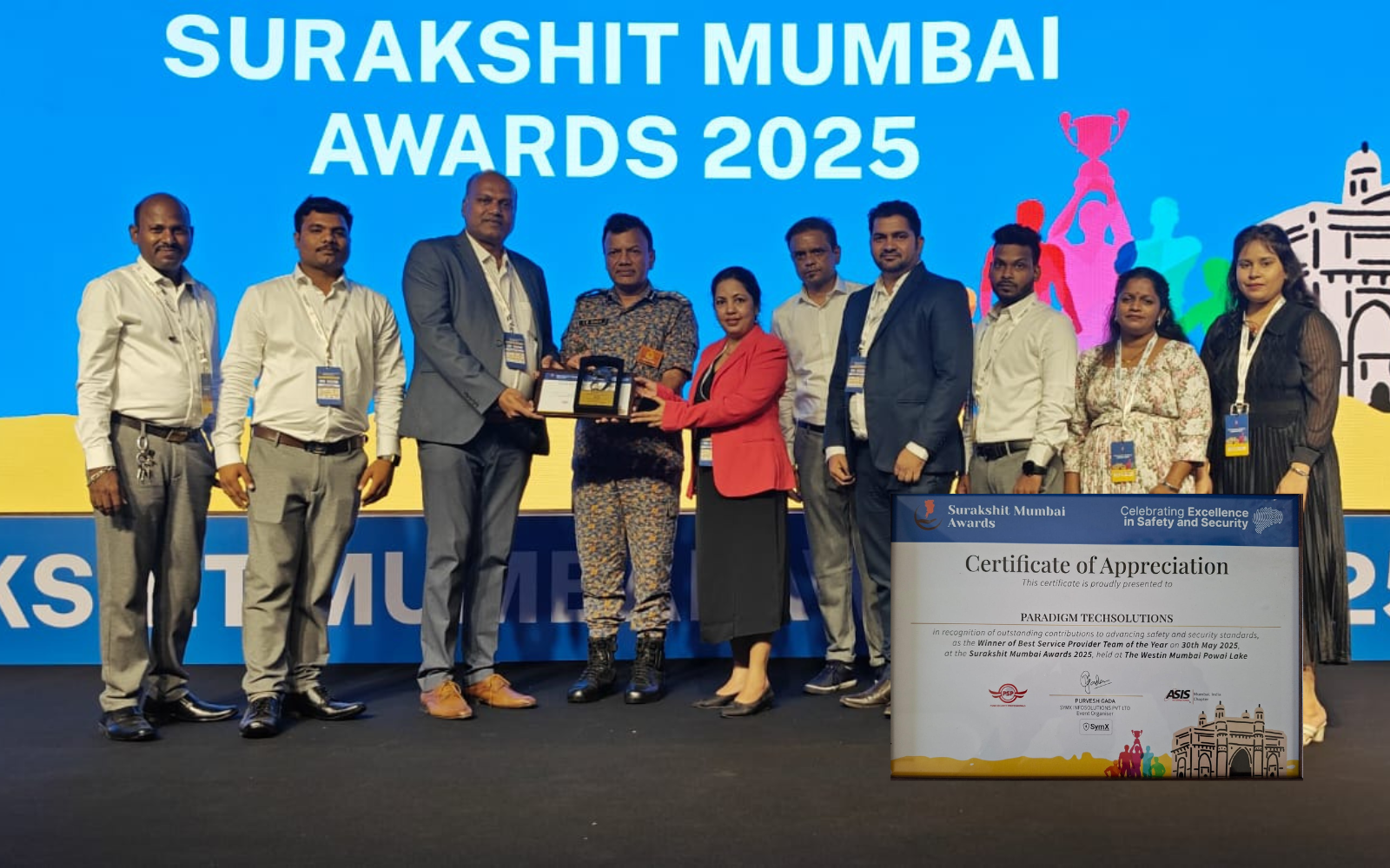 Paradigm Techsolutions receiving Service Provider Team of the Year award at Surakshit Mumbai Awards 2025