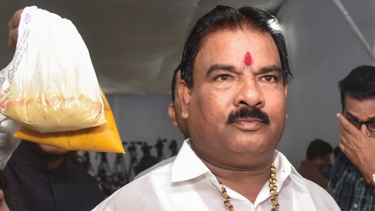 "MLA assaults canteen worker after repeated food quality complaints, draws condemnation from top Maharashtra leaders"